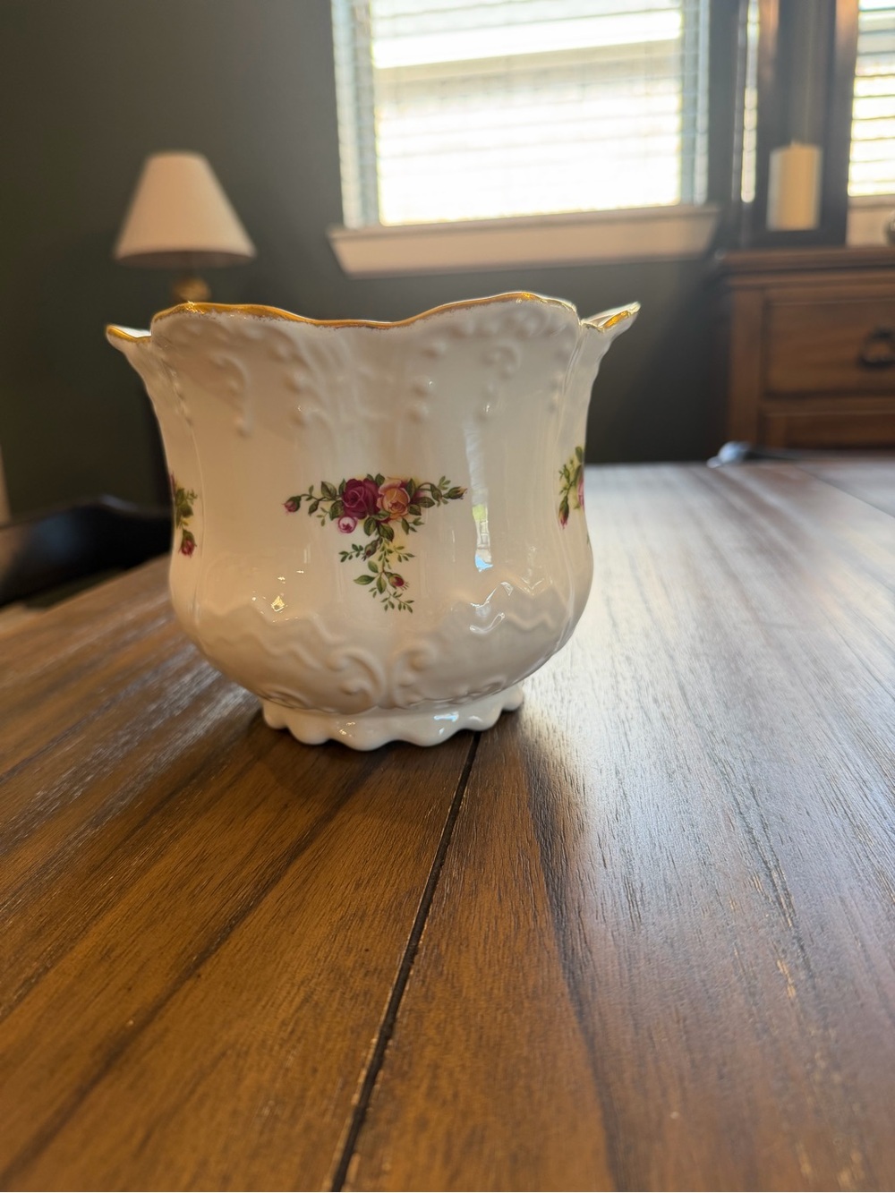 Royal Albert Old Country Roses Medium Cachepot with Gold Rim - Picture 6 of 6